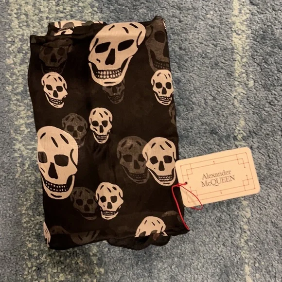 Alexander McQueen Printed Silk-chiffon Scarf NWT - Picture 6 of 8